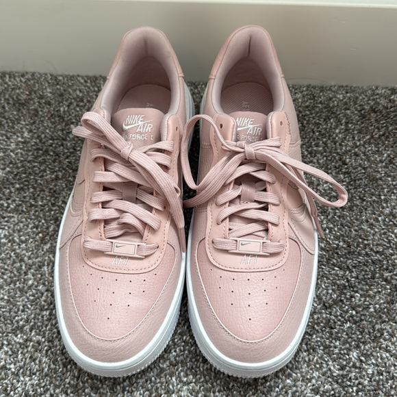 Nike Air Force - Picture 2 of 6